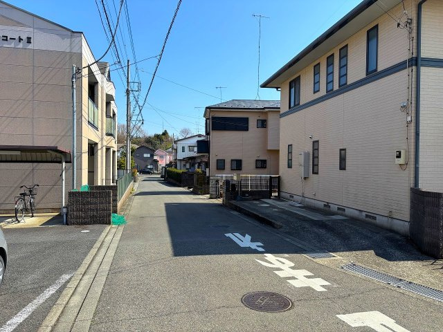 交通量少なく静かな住宅地！