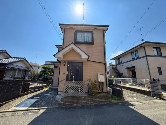 東・西側隣地と距離があり開放的です！