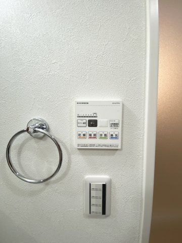 浴室乾燥、暖房機能付き♪洗面所にもタオル掛けがあって便利です♪