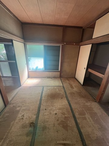 1階和室2部屋目。広さのある押し入れあり。