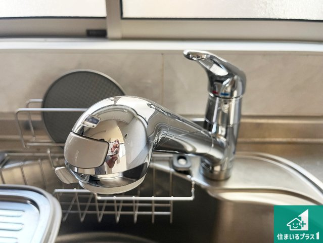 浄水器を内蔵！炊飯時、お茶を作る時に安心してお水を使えます！お湯と冷水、浄水と原水、シャワーの切替えもワンタッチです！