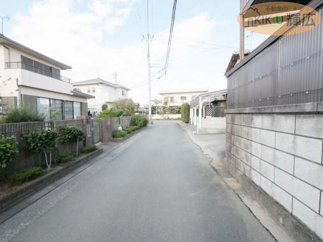 幅員は約4mですが普通車も気にせず通行できます。