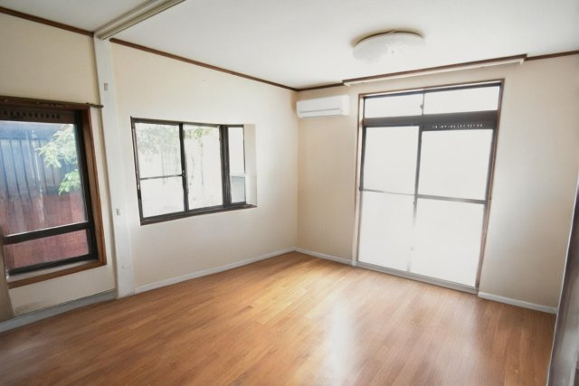 洋室6帖（※家具等はAIで消しています。）