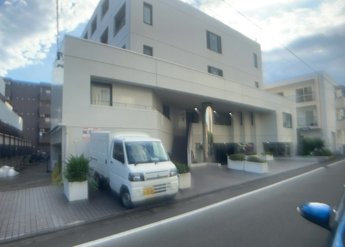 隣家の土地はどうなっているのか、生活利便施設が近くにあるのか、学校まで近いかなど、お客様のライフスタイルにあわせたイメージが重要です。また、近くにあると困る施設が近くにないかも確認するといいでしょう。