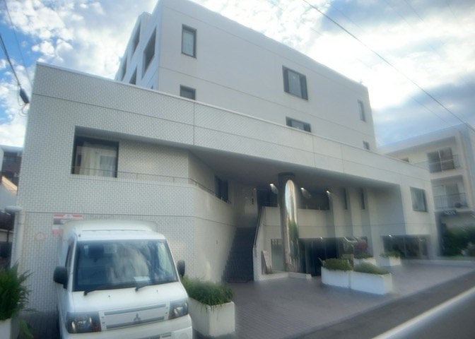 眺望の良さを楽しめるダイニングキッチンで家族団らんの時間を過ごしてはいかがでしょうか。バルコニーから見える景色を家族で眺める時間は、時間が経つのを忘れてしまいそうですね。是非、現地を見に行きましょう！