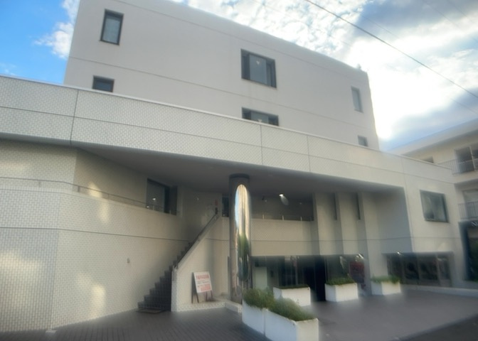 景色重視でお家選ぶをするとスーパーが遠い！学校が遠い！など生活をするうえで利便性で困ることもあります。まず一度現地を見学する際に、周辺の施設などがあるかを確認し、暮らし始めた後のことを想像しましょう。