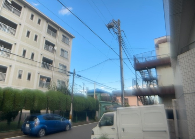 景色重視でお家選ぶをするとスーパーが遠い！学校が遠い！など生活をするうえで利便性で困ることもあります。まず一度現地を見学する際に、周辺の施設などがあるかを確認し、暮らし始めた後のことを想像しましょう。