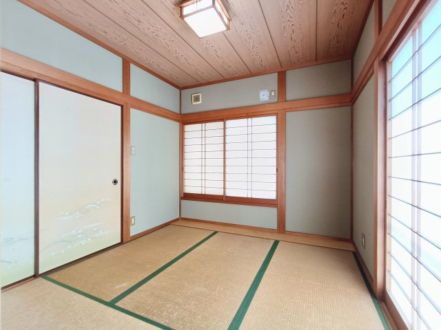 【和室】　落ち着いた雰囲気の和室は、くつろぎの空間として活躍します。