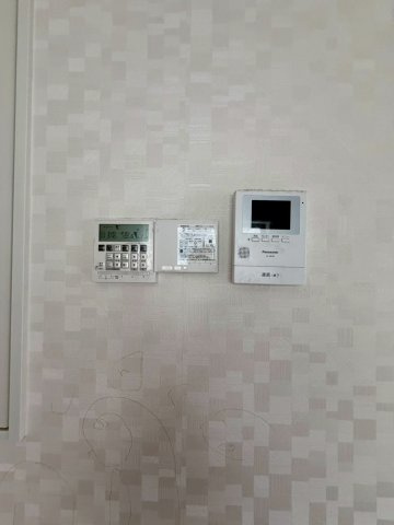来客時に姿を確認できるモニタ付きインターホン。