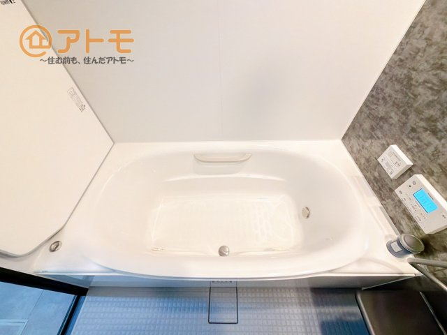 お風呂で日々の疲れを落としましょう♪スタイリッシュなお風呂になっています！