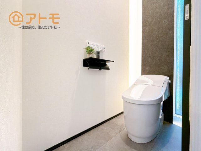 明るく清潔感のあるトイレです♪