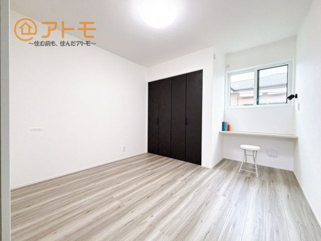 収納豊富な洋室は使い勝手良好です！