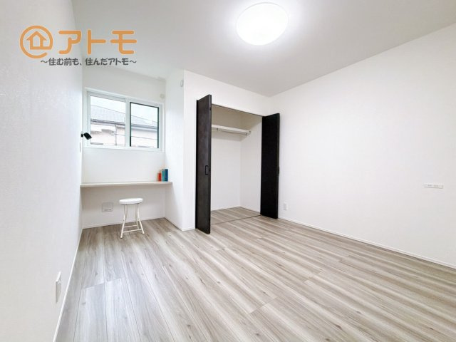広々使える収納付きの洋室です♪