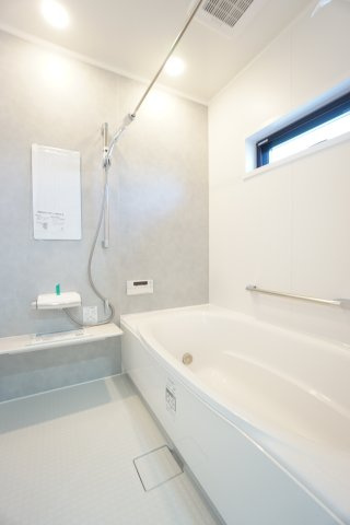 コンパクトで使いやすいお風呂です