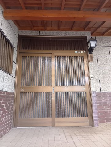 厳かな玄関構えです！