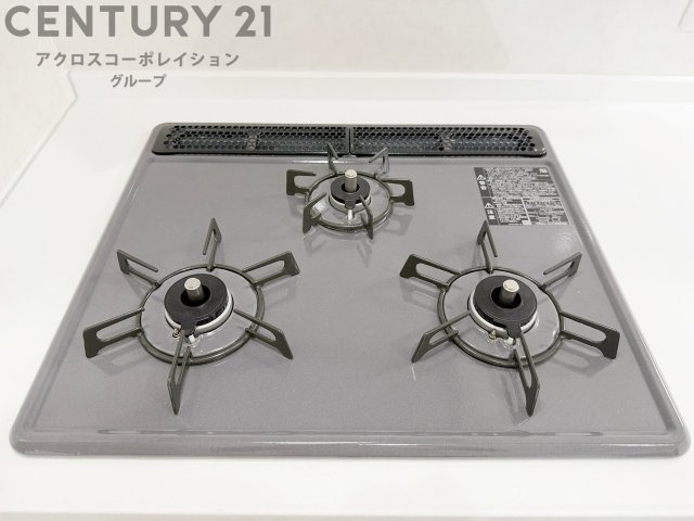 多数の調理器具を同時に使用でき、料理の効率化が可能。省エネで節約になり、様々な料理スタイルに適応できます。また、火力調整が独立しており、手入れや掃除もしやすく、今よりもっとお料理が楽しくなるかも。