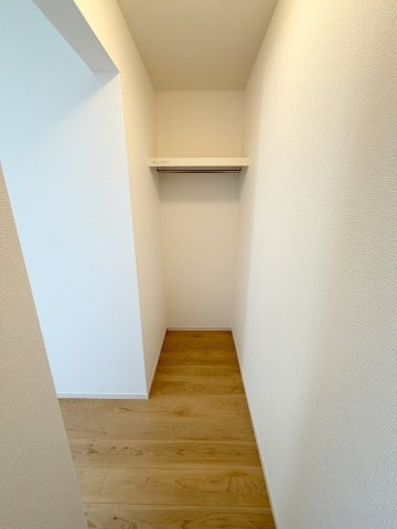 たっぷり収納できるウォークインクローゼット