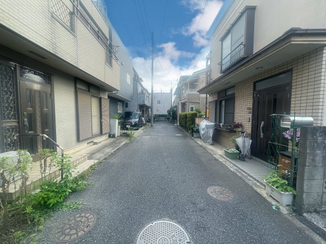 前面道路含む現地写真です