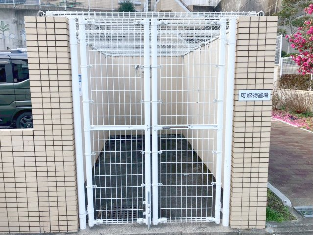 敷地内　可燃物置場　