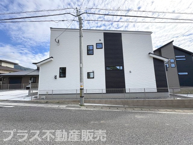 現地写真。プラス不動産販売なら、現場の全ての棟をまとめてご見学頂けます。