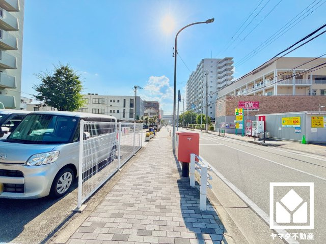 屋根付きの駐輪場・バイク置場を設置。雨や日差しの影響を受けにくく、大切なお乗り物の保管にも便利です。
