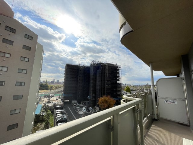 南向きで陽当たり良好のバルコニーです。　