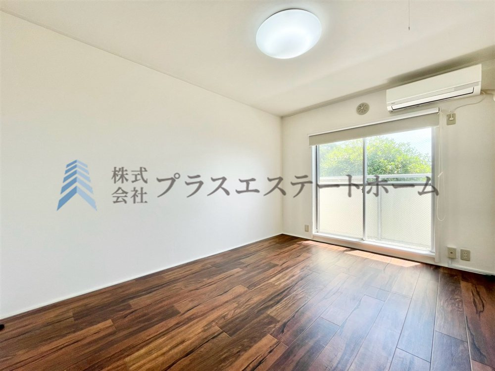 シンプルな洋室でお部屋のコーディネートが楽しめます♪お好みのスタイルに彩ってお気に入りの空間に♪