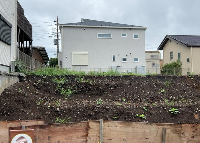 土地を買う際、住む地域の自治体や福祉の補助制度にも注目してみましょう。子供や老人の医療補助やゴミ出しのルールなど、自治体によってルールに大きな違いがあるため、暮らしやすい土地で判断するとよいでしょう。