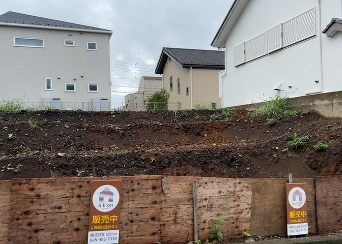 隣家の土地はどうなっているのか、生活利便施設が近くにあるのか、学校まで近いかなど、お客様のライフスタイルにあわせたイメージが重要です。また、近くにあると困る施設が近くにないかも確認するといいでしょう。