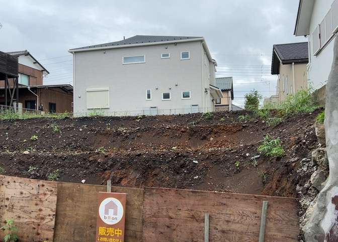 家を建てる前提で土地を探している場合、地盤の丈夫さは譲れない条件の一つです。地盤が脆弱だと追加工事が必要となります。また、過去に地盤沈下や液状化現象を起こした土地は、できるだけ避けた方がいいでしょう。