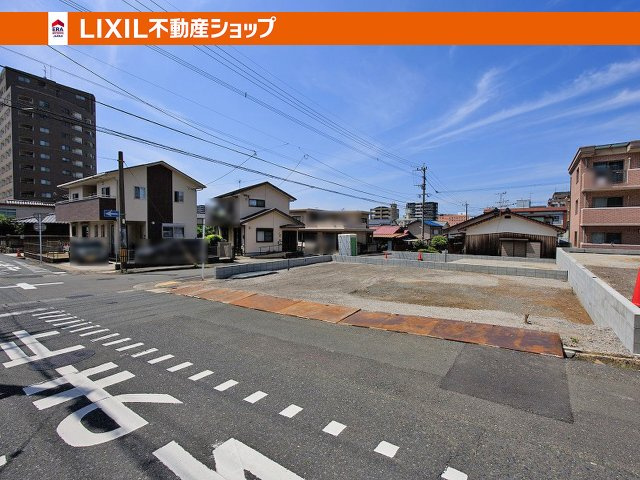 交通量が少ないので、車の出し入れが楽々です。