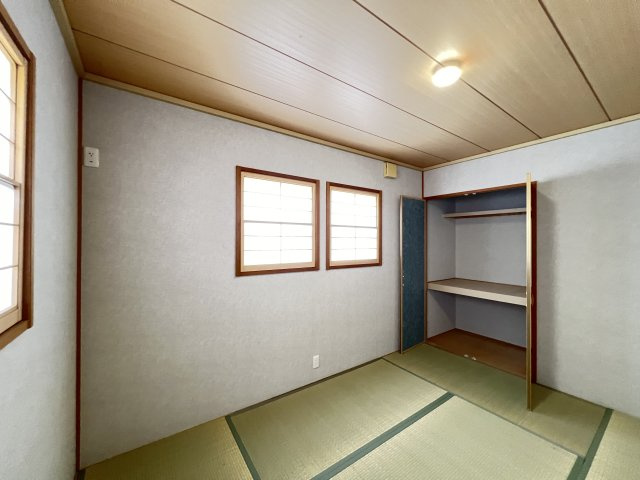 2階和室、ちょっとしたくつろぎスペースにいかがでしょうか