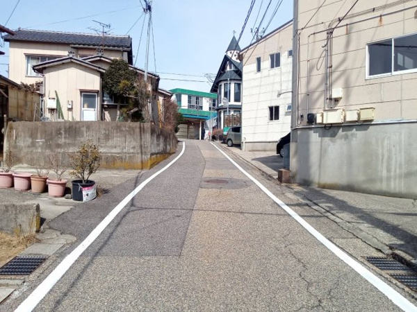 【 N511 寺尾上2丁目売地の前面道路含む現地写真】
