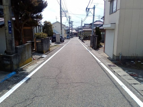 【 N511 寺尾上2丁目売地の前面道路含む現地写真】