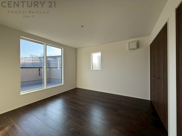 子供部屋…創造性や成長を促す遊びの空間を提供。学習や趣味に集中できる環境を整えます。個別のプライベートスペースは自己表現と自立心を育み、心地よい睡眠環境を整えリラックスできる場所を提供。