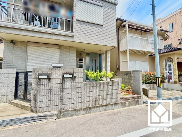 2階リビングには約6帖の和室が隣接しており、一体でのご利用も可能です。子どもの遊び場、お昼寝スペース、家族のくつろぎ空間にも。和室があると、暮らしの幅がぐんと広がる。