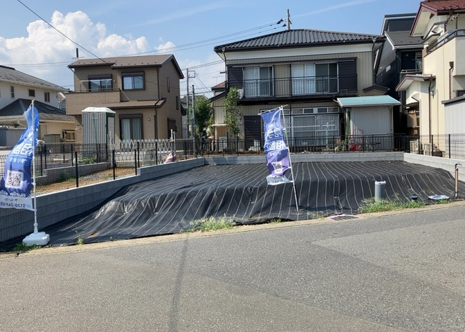 土地の形が極端に長細かったり、狭小地、あるいは道路との高低差がある傾斜地だった場合、後々売ろうとしても買い手がつかない場合もあります。後々、売却することになった時に価値の下がらない土地を選びましょう。