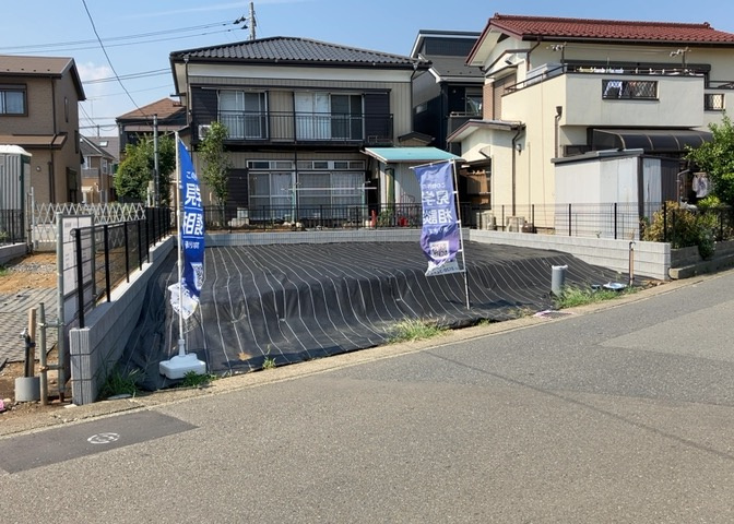 土地を買う際、住む地域の自治体や福祉の補助制度にも注目してみましょう。子供や老人の医療補助やゴミ出しのルールなど、自治体によってルールに大きな違いがあるため、暮らしやすい土地で判断するとよいでしょう。
