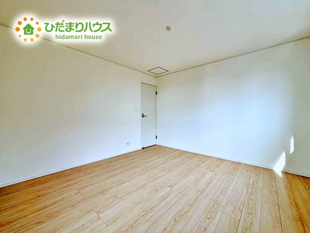 2面採光を確保した明るい室内は、風通しも良く、大変居心地の良い空間となっております。