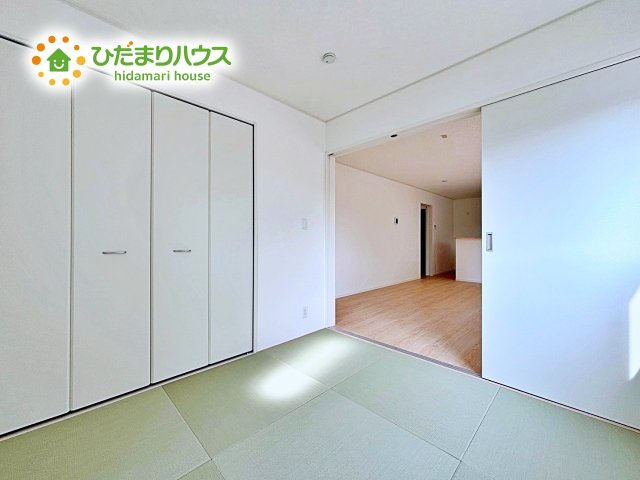リビングと隣り合わせにあるお部屋！扉を閉めれば、来客用の部屋として使えます♪