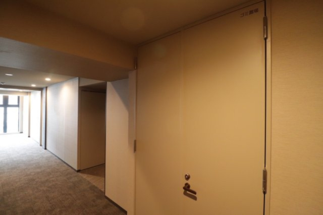 【ゴミステーション】各フロアごとに、曜日や時間に関係なくゴミ出しできるゴミステーションを設置！