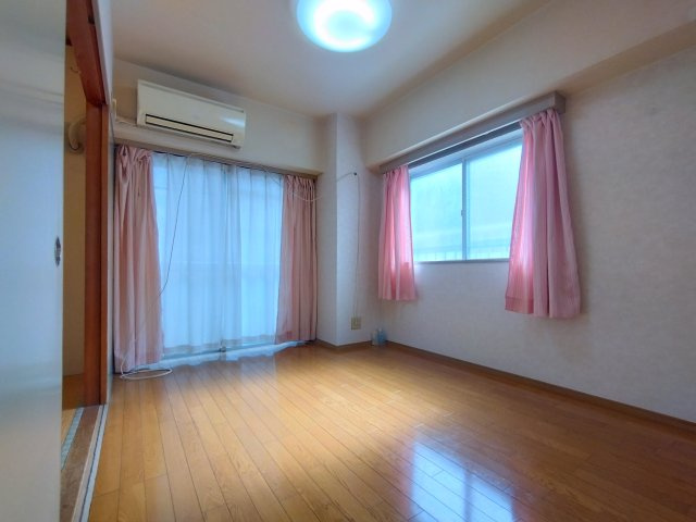 2面採光で明るい洋室6帖