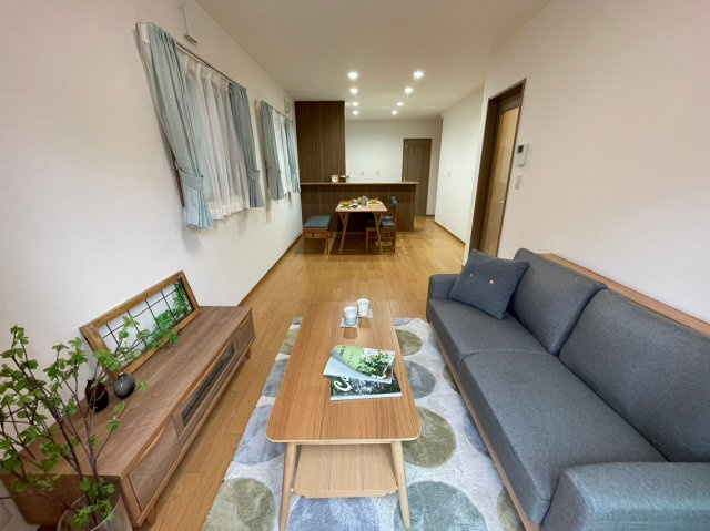 moco　lifestyle　storeプロデュースのオシャレな家具付き！（ソファー、センターテーブル、ラグ、TVボード、ダイニングセット）カーテンも付いてます＾＾