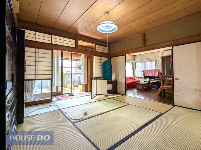 お庭を眺めながら縁側で日向ぼっこできます♪
