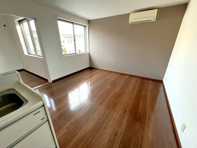 ダイニング兼リビングセットの家具なら広く使えますね＾＾