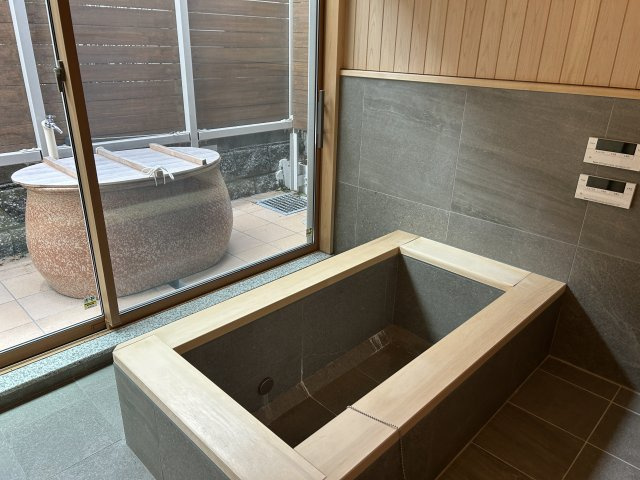サウナとお外の水風呂で整った後は浴槽でゆったりと休めます