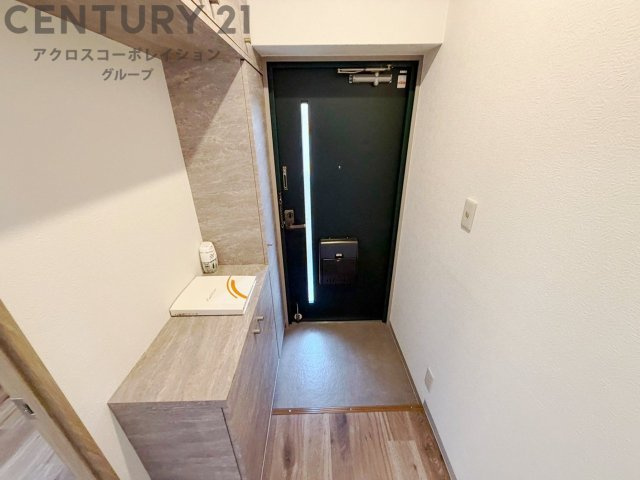 大きな玄関収納付きの玄関です　家族皆様の履物をしっかり収納できます