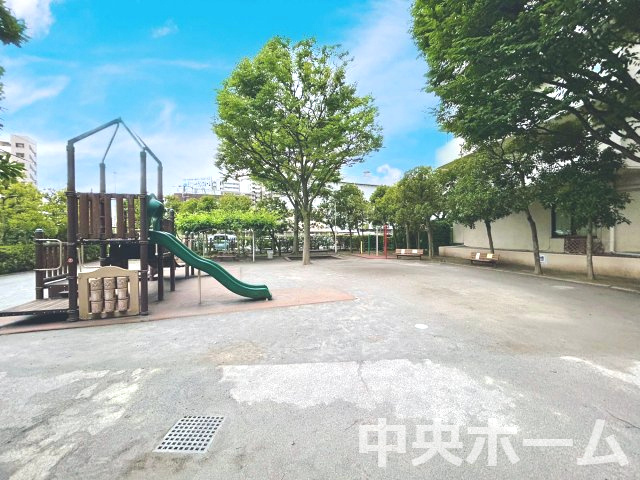 敷地内には緑が多く住環境良好です