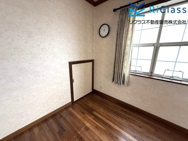 明るい洋室です