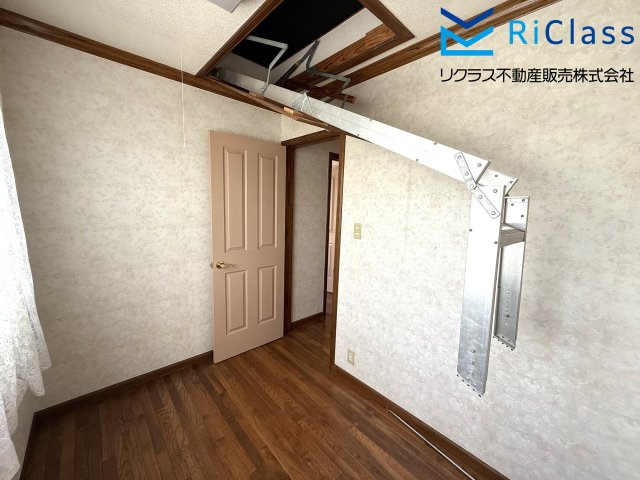 屋根裏収納あります